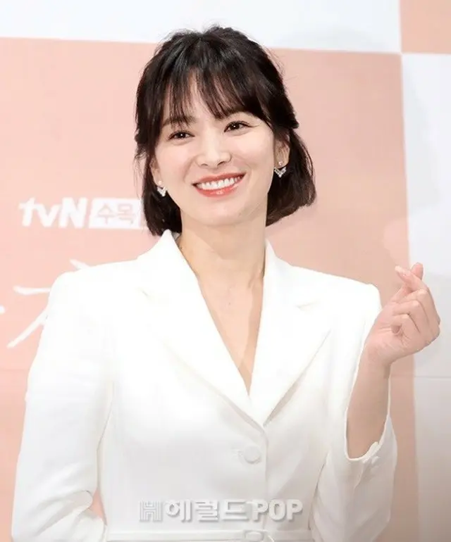 女優ソン・ヘギョ、徐教授と再び活動＝光復節に合わせ重慶臨時政府庁舎に独立運動家・金奎植の作品寄贈（画像提供:wowkorea）