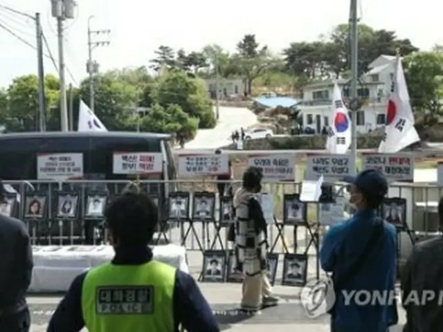 文前大統領の自宅周辺で集会を行う新型コロナウイルスワクチン被害者団体（資料写真）＝（聯合ニュース）