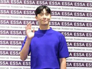 俳優パク・ソジュン、イケメンのあいさつ…”魅力的な笑顔”でESSAのフォトイベントに参加