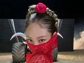 JENNIE（BLACKPINK）、JENNIEだからできる衣装…まなざしだけでもあふれるカリスマ