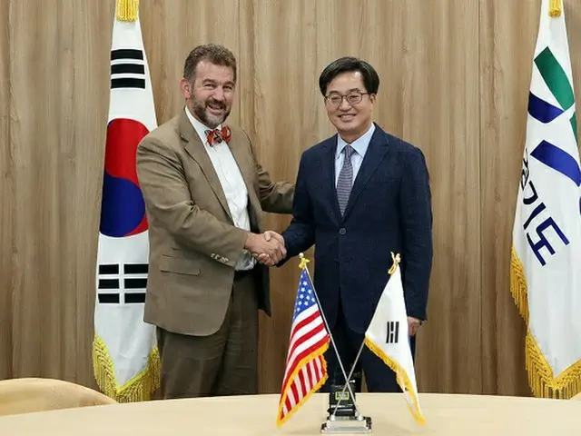 韓国京畿道の金東兗知事は22日、訪韓したChap Petersen米バージニア州上院議員に会った（画像提供:wowkorea）