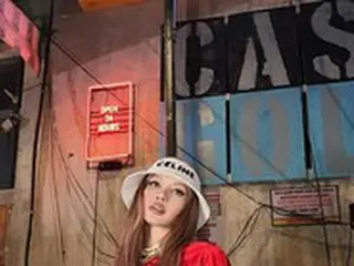 「BLACKPINK」LISA、果敢なインナー露出…「目のやり場に困る」