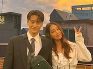 女優イ・ミンジョン、イ・ビョンホンの嫉妬を誘うツーショット？…”F4”キム・ボムとの嬉しい再会