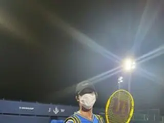 「BTS」JIN、”走れ、バンタン！”…ライトよりまぶしいテニスコートの貴公子誕生