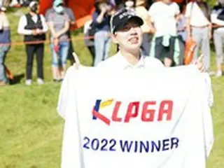 ＜女子ゴルフ＞2000年生まれのホン・ジウォン、“深いラフ＆狭いフェアウェイ”の難関コースで初優勝＝Hanhwa Classic