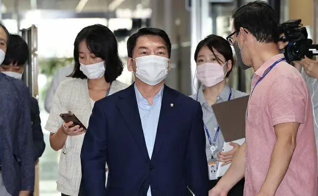 安哲秀、国民の力議員（中央）（画像提供:wowkorea）