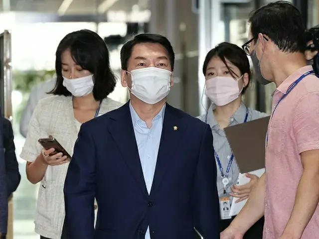 安哲秀、国民の力議員（中央）（画像提供:wowkorea）