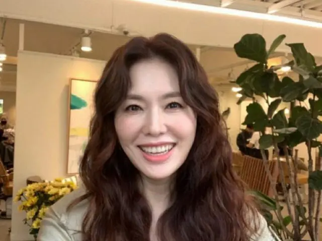 女優ハ・ヒラ、演劇「ラヴ・レターズ」への準備のためカラーリングで変身…童顔ビジュアルに注目集まる（画像提供:wowkorea）