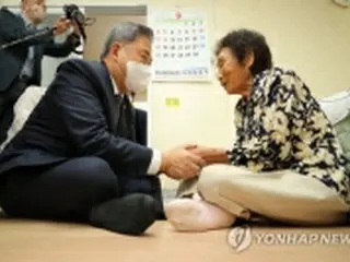 韓国外相が徴用被害者と面会「責任持って解決する」　意見書の撤回は拒否