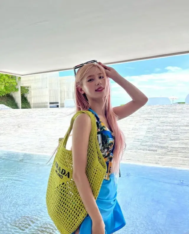 「(G)I-DLE」ミヨン、涼しげファッションを披露…226万ウォンの名品バッグ（画像提供:wowkorea）