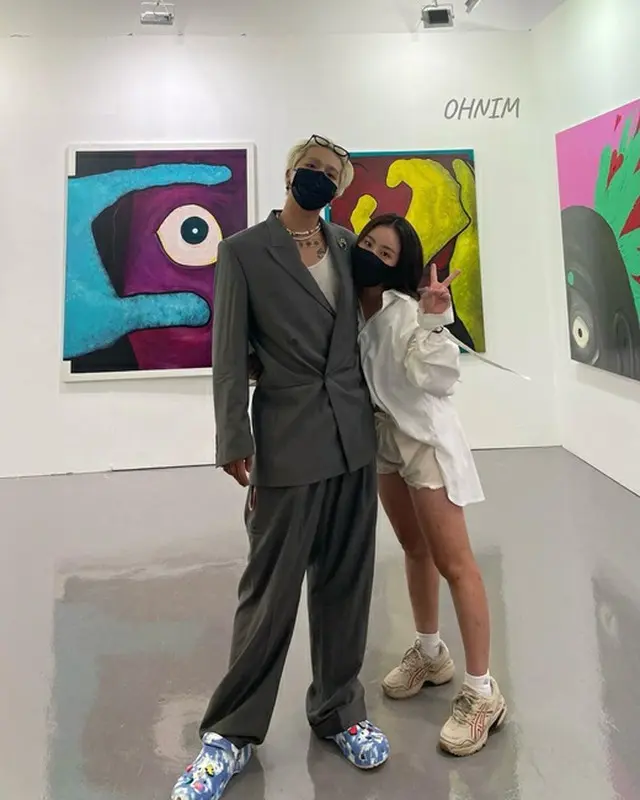 MINO（WINNER）の胸に抱かれるこの女性は誰？…いったいどんな関係なら（画像提供:wowkorea）