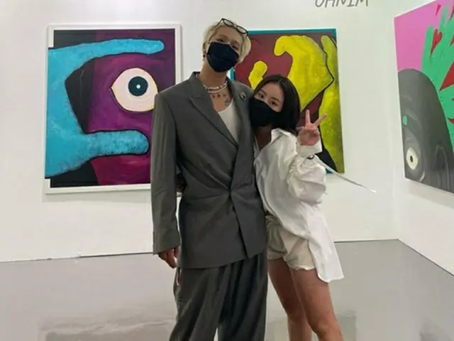 MINO（WINNER）の胸に抱かれるこの女性は誰？…いったいどんな関係なら（画像提供:wowkorea）