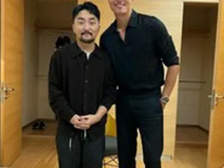 “その笑顔が見たいのに…”タレントのユ・ビョンジェ、ダニエル・ヘニーとのツーショットがネットユーザーから不満続出？