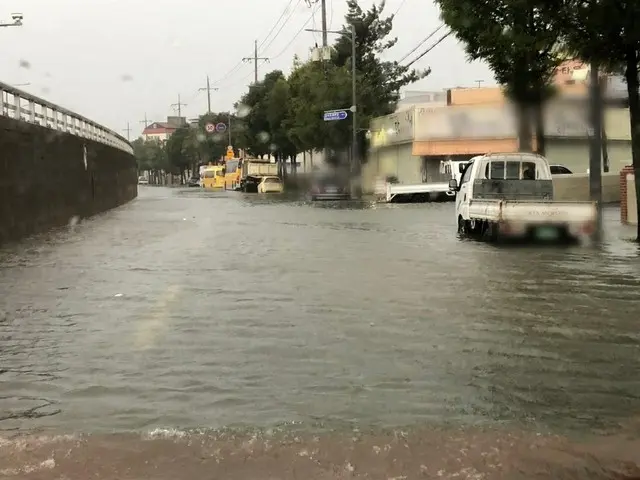 台風11号により道路が冠水した韓国浦項市の様子（画像提供:wowkorea）