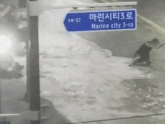YouTuber、台風生中継で「泳いだら1億ウォンあげる」＝韓国（画像提供:wowkorea）