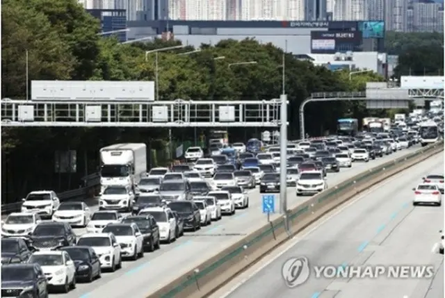 昨年の秋夕連休中の京釜高速道路（資料写真）＝（聯合ニュース）