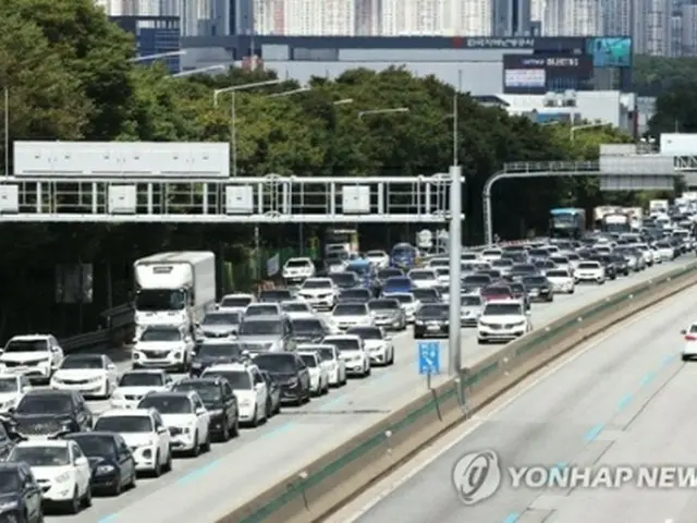 昨年の秋夕連休中の京釜高速道路（資料写真）＝（聯合ニュース）