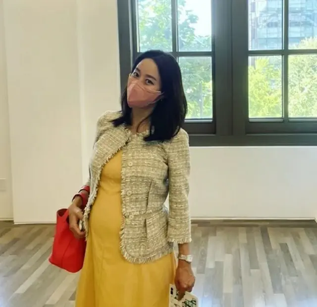 女優チョン・ヘビン、“臨月Dライン”で黄色い服を着たら…歩くマクワウリ！（画像提供:wowkorea）
