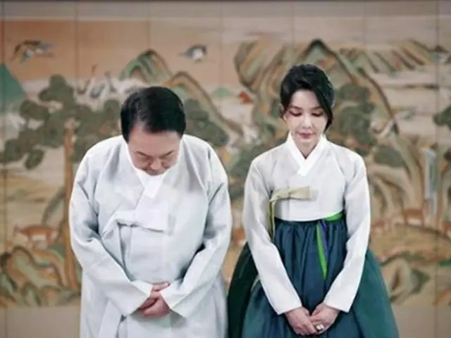 尹錫悦大統領夫妻、韓服姿で秋夕のメッセージ「希望の満月を抱く時間になることを」（画像提供:wowkorea）