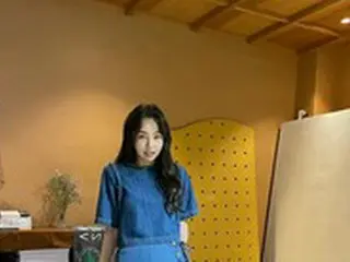 女優アン・ソヒ（元Wonder Girls）、スニーカーなのにこの比率？…すらりと伸びた脚線美