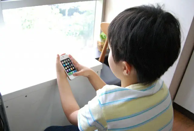 韓国では、幼児の20%が満1歳を過ぎる頃からスマートフォンを使い始めていることがわかった（画像提供:wowkorea）