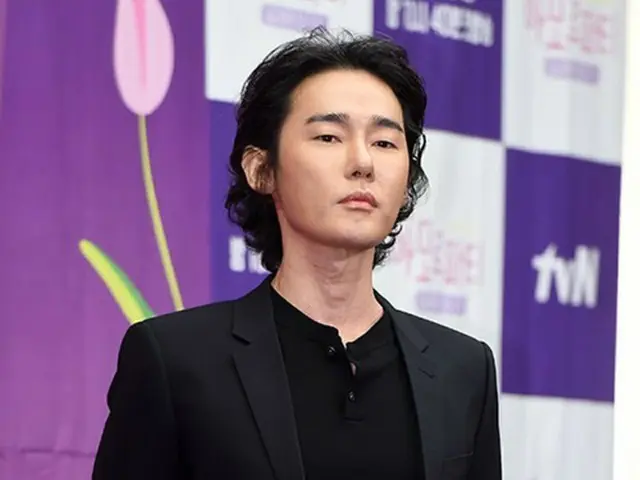 作家ホ・ジウン、「BTS（防弾少年団）兵役特例」論議を批判…「決して公正ではない」（画像提供:wowkorea）