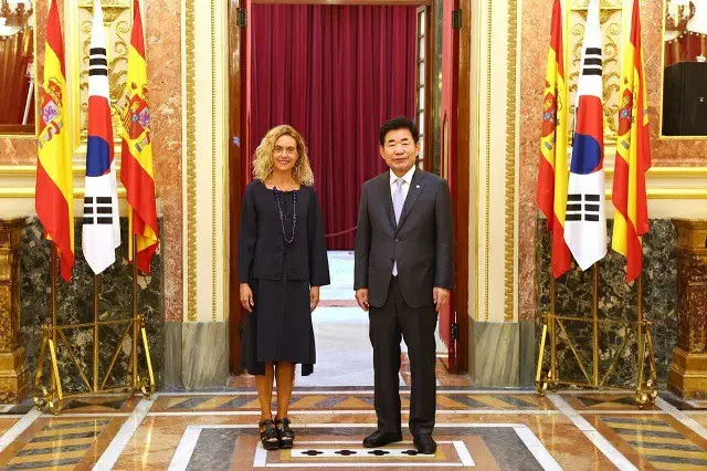 韓国の金振杓国会議長は12日（現地時間）、スペインでメリチェル・バテット下院議長と会談を行なった（画像提供:wowkorea）