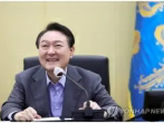 尹大統領が「イカゲーム」監督と主演男優に祝電　エミー賞受賞