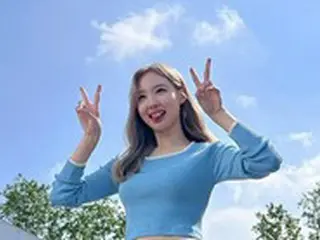「TWICE」ナヨン、広告撮影でグラマラスな美貌を披露