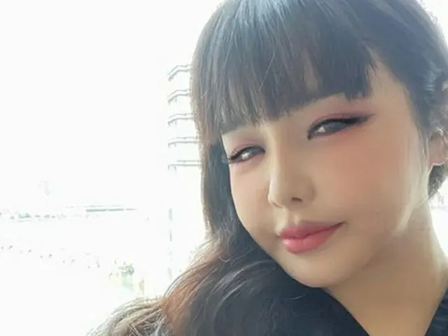 歌手BOM（元2NE1）、ぱっつん前髪でラブリー度アップ！（画像提供:wowkorea）