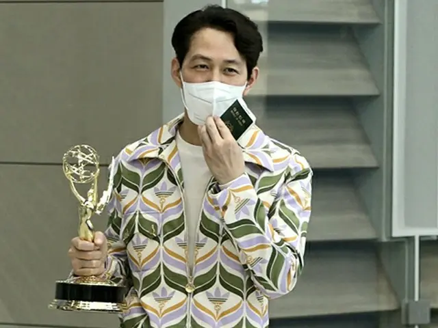 俳優イ・ジョンジェ、「老いること？心配しなくてもいいよ、しっかり管理する」…余裕の笑いで帰国報告動画公開（画像提供:wowkorea）