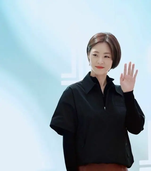 “国民の初恋”女優イ・ヨニ、ショートカットに変身した近況公開…秋の日差しのような美しさ（画像提供:wowkorea）