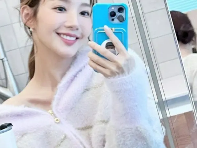 女優パク・ミニョン、21日に新ドラマ「月水金火木土」初放送…美しいほほ笑みで第1話視聴を呼びかけ（画像提供:wowkorea）