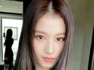 「TWICE」のサナ、ミラノを熱狂させたその美貌…歩くプラダの女神が降臨