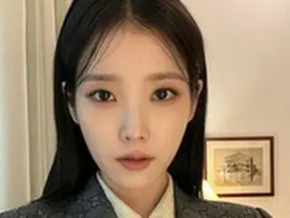 歌手IU（アイユー）、ミラノを魅了するシックな美しさ…りりしいグッチのスーツ姿を公開