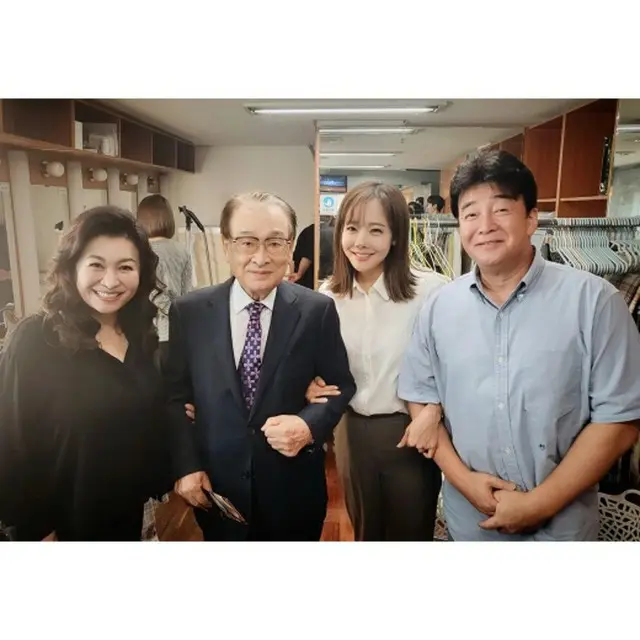 女優ソ・ユジンの舞台を応援にやって来たオ・ウニョン、イ・スンジェ、ペク・ジョンウォン。（画像提供:wowkorea）
