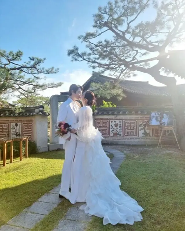 女優シム・ウンジン＆俳優チョン・スンビン、「Baby V.O.X」祝歌の中で華やかな結婚式…“ユン・ウネはいないの？”（画像提供:wowkorea）