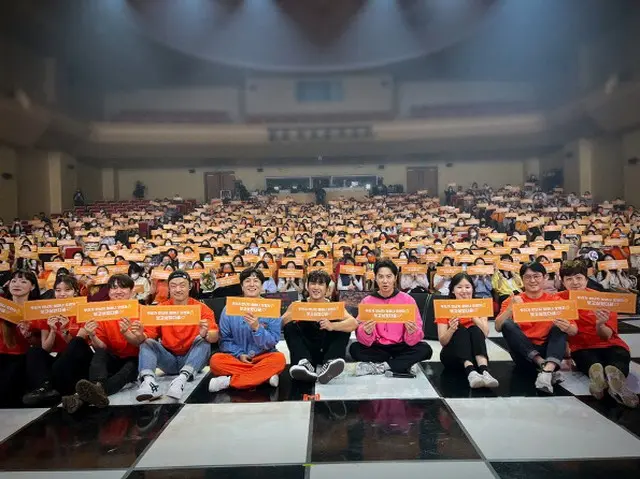 「神話」イ・ミヌ、単独ファンミーティング成功裏に終了…メンバーがサプライズ登場（画像提供:wowkorea）