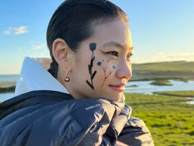 女優チョン・ホヨン、顔にペイント…海外ファンも驚いた「韓国の美」（画像提供:wowkorea）