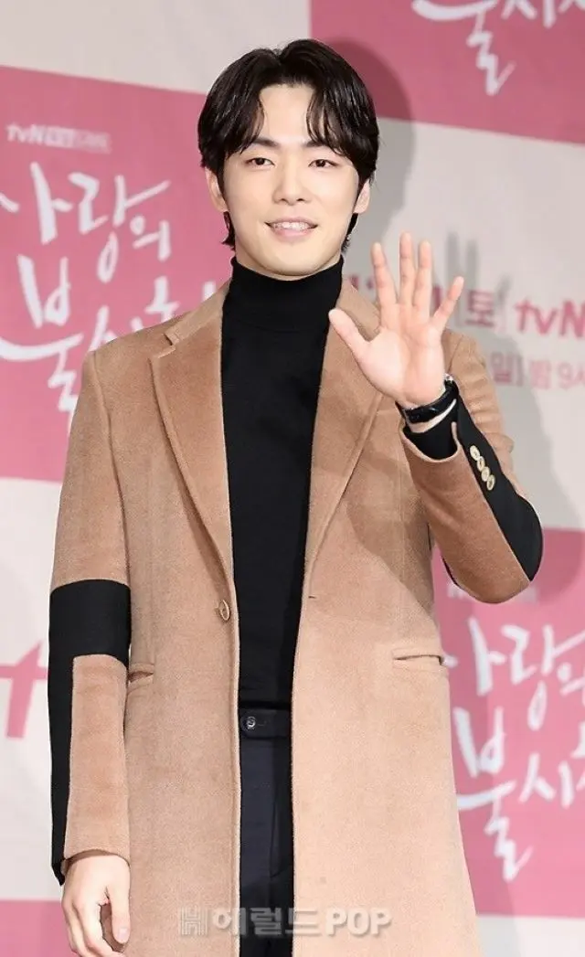 “「愛の不時着」にも出演”俳優キム・ジョンヒョン、“ガスライティング論議”を経て1年半ぶりに復帰宣言…騒動から自由になるか（画像提供:wowkorea）