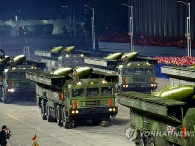 2021年1月、朝鮮労働党の党大会を記念した軍事パレードに登場したロシア製短距離弾道ミサイル「イスカンデル」の北朝鮮版と呼ばれる「KN23」＝（朝鮮中央通信＝聯合ニュース）≪転載・転用禁止≫