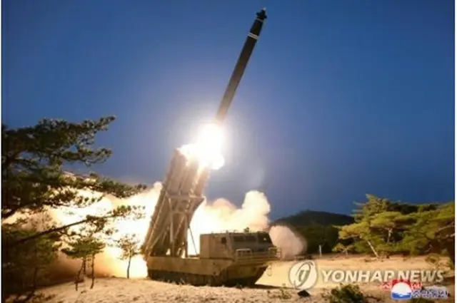 北朝鮮が2020年3月29日に発射した超大型放射砲＝（朝鮮中央通信＝聯合ニュース）