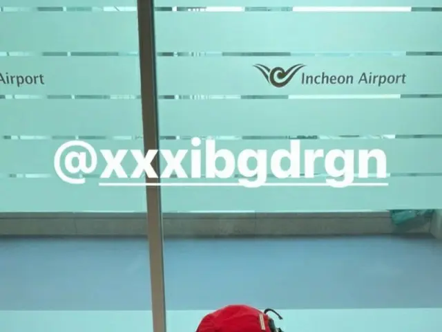 G-DRAGON（BIGBANG）、ブランドバックも空港の床に置き…イ・スヒョクも「何してるの」（画像提供:wowkorea）