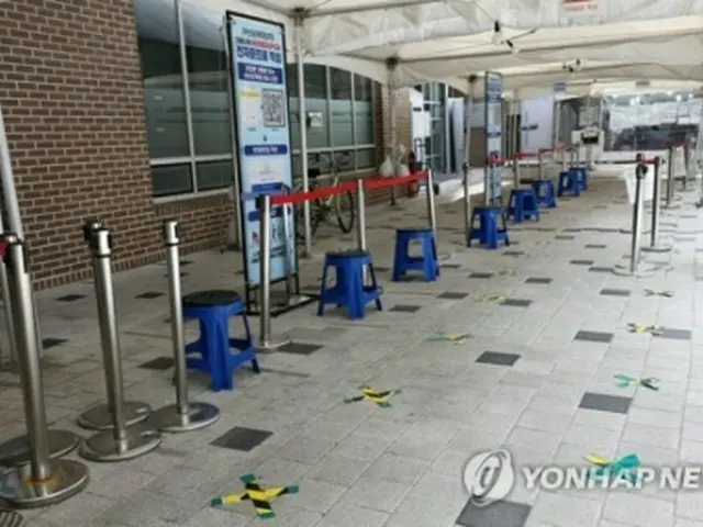 閑散とするソウル市内の新型コロナウイルス検査所＝（聯合ニュース）