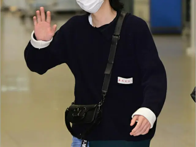 「BTS」SUGA、”夏・秋・冬”3シーズンを一度に着る空港ファンションで帰国（画像提供:wowkorea）