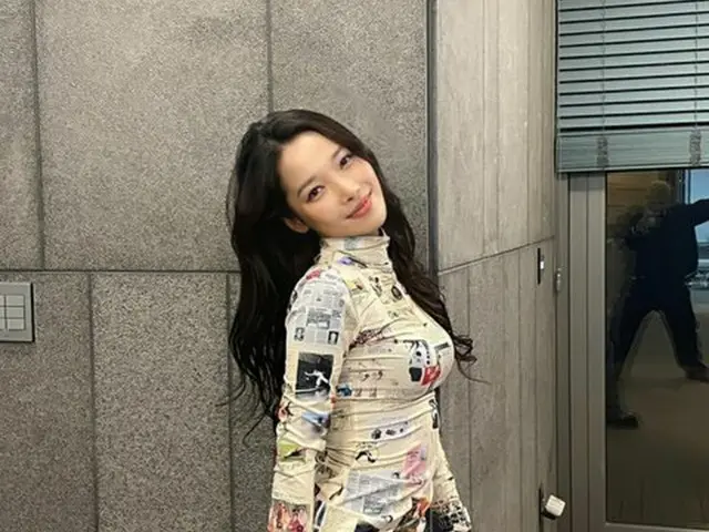 「KARD」チョン・ソミン、スタイルから美貌まで…窓ガラスに映ってるのは誰？（画像提供:wowkorea）