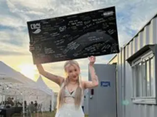 歌手ペク・イェリン、ふくらはぎのビックタトゥーに“視線強奪”…まるで妖精みたい