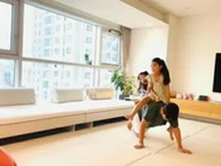 俳優イン・ギョジン、2人の娘と全力で遊ぶパパの姿…「情熱的なイン親子」