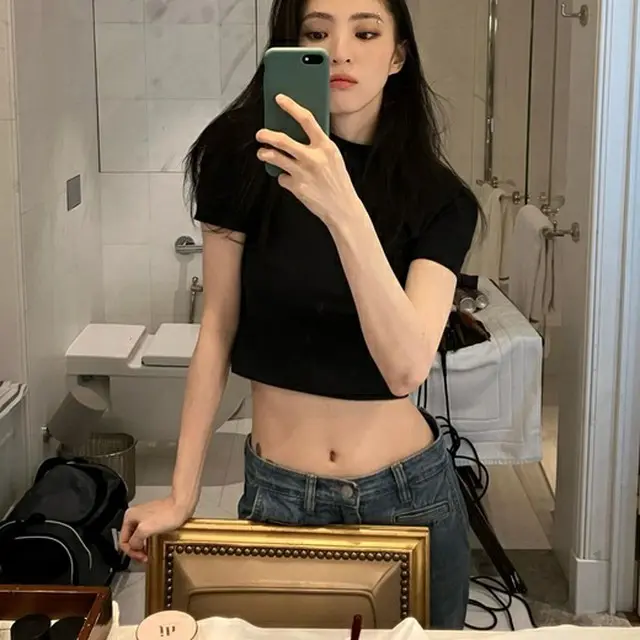 女優ハン・ソヒ、セクシーなタトゥーに眉のピアスを公開（画像提供:wowkorea）