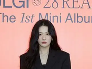 「Red Velvet」スルギ、ソロデビューについて「強烈で果敢な変身をお見せしたい」